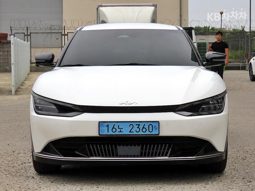 기아 EV6 롱 레인지 2WD 어스