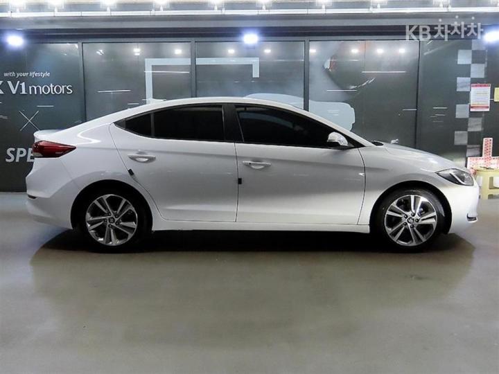 Hyundai Avante AD 1.6 GDi Value Plus 4