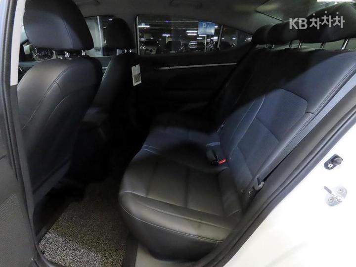 Hyundai Avante AD 1.6 GDi Value Plus 8