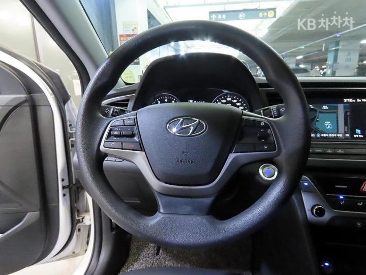 Hyundai Avante AD 1.6 GDi Value Plus 9