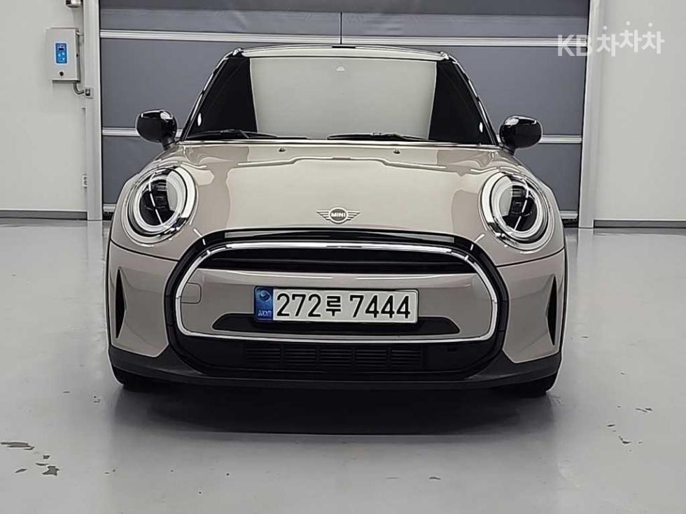 2022 MINI 3 photo