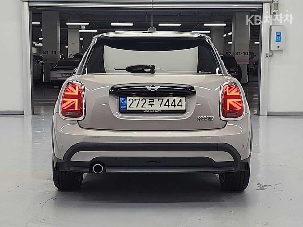 2022 MINI 3 photo