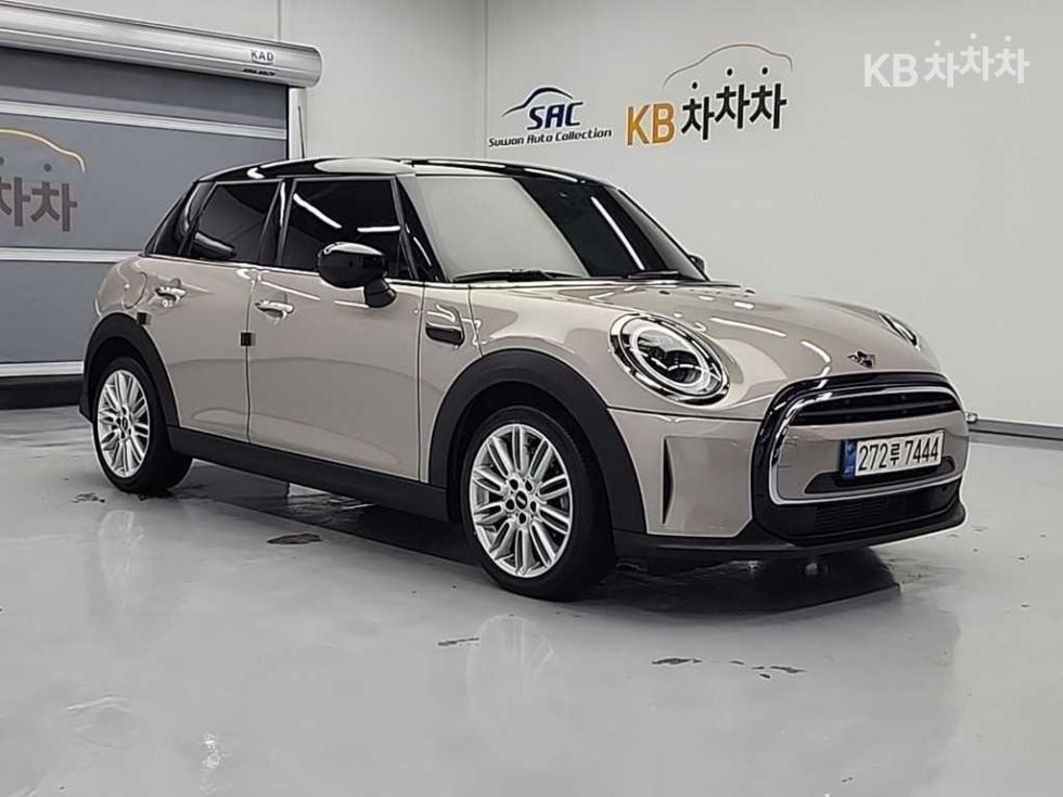 2022 MINI 3 photo