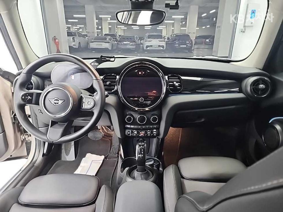 2022 MINI 3 photo