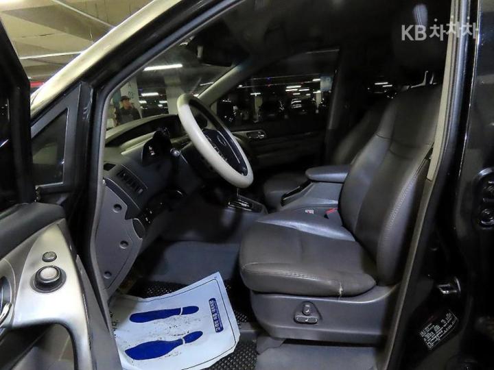 KG Mobility (Ssangyong) Korando Turismo 4WD GT 7