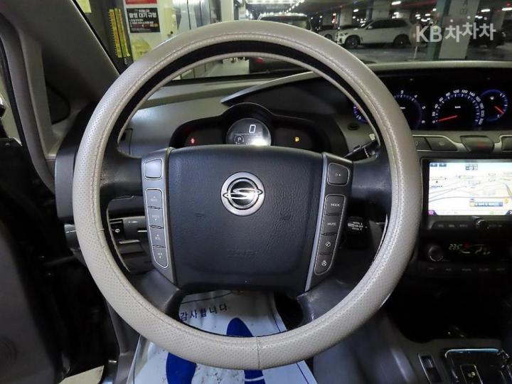 KG Mobility (Ssangyong) Korando Turismo 4WD GT 9