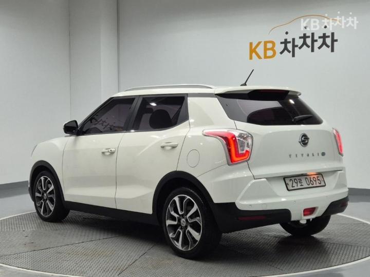 KG Mobility (Ssangyong) Tivoli Diesel LX Base Type 3