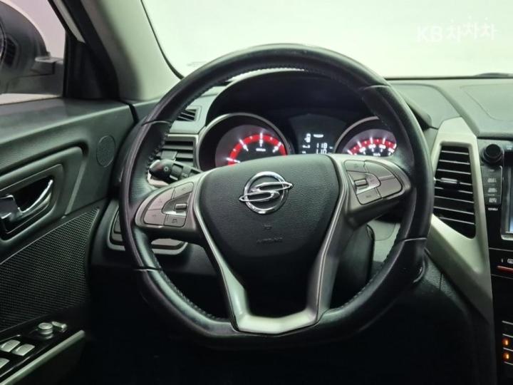 KG Mobility (Ssangyong) Tivoli Diesel LX Base Type 9