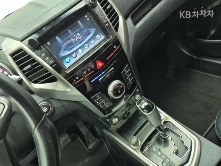 KG Mobility (Ssangyong) Tivoli Diesel LX Base Type 10