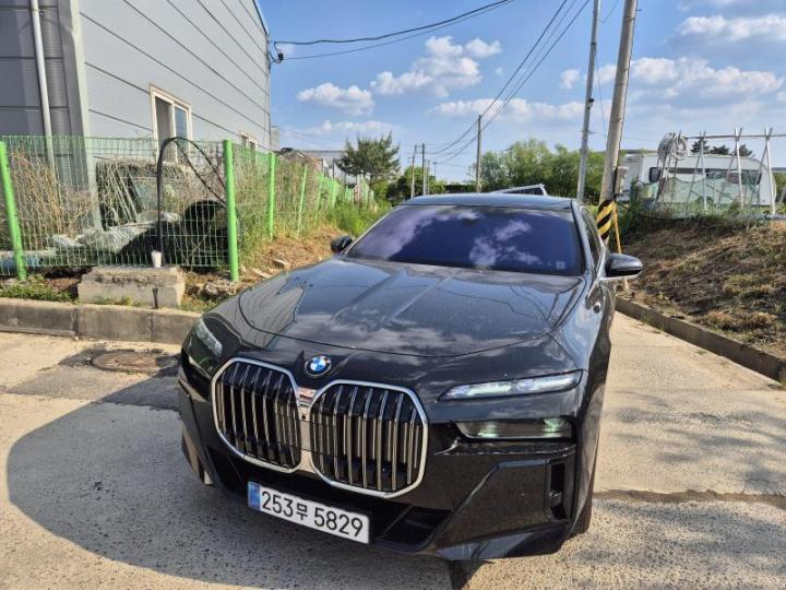 BMW 7 Series G70 740i xDrive M Sport