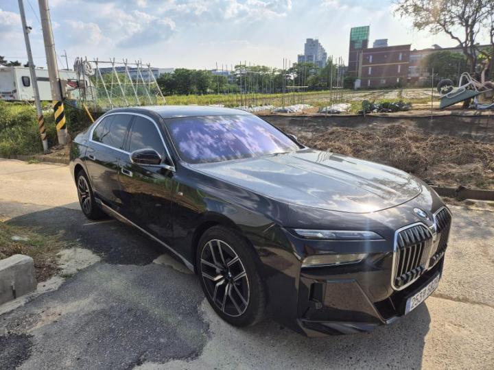 BMW 7 Series G70 740i xDrive M Sport 4