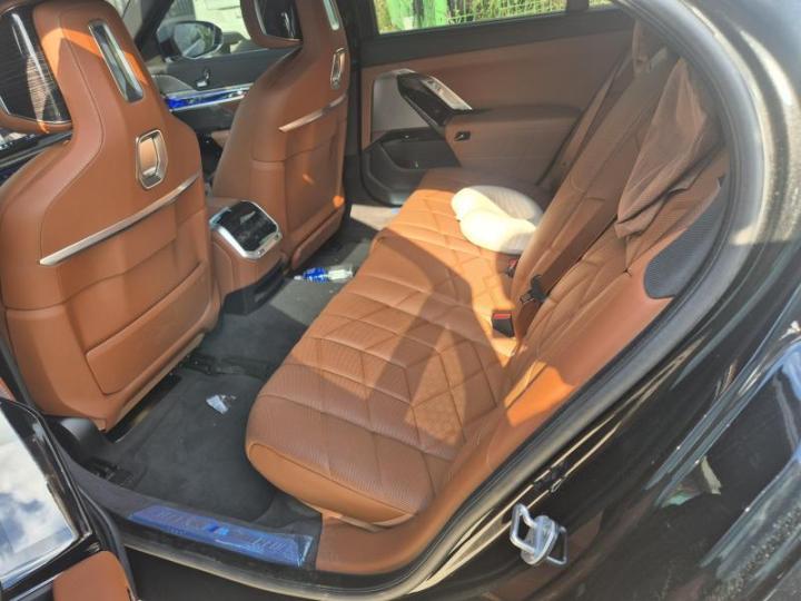 BMW 7 Series G70 740i xDrive M Sport 9