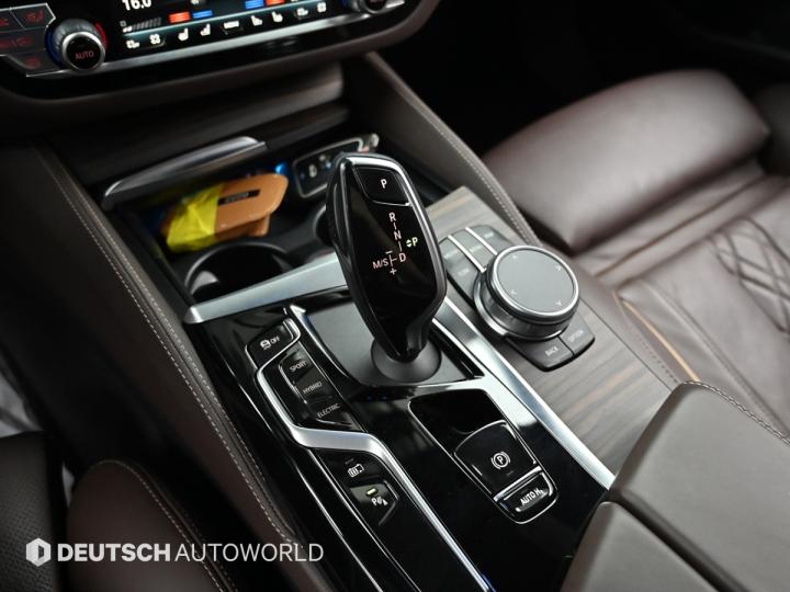 BMW 5 Series G30 530e M Sport 10