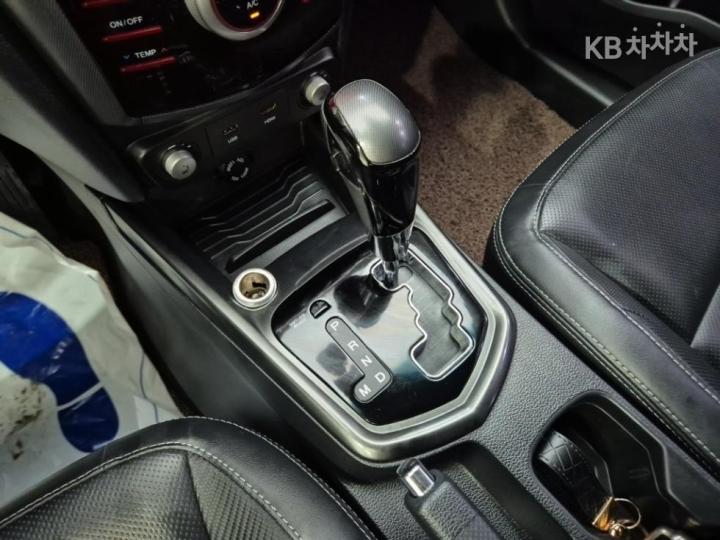 KG Mobility (Ssangyong) Tivoli Gasoline LX 4WD Base Type 9