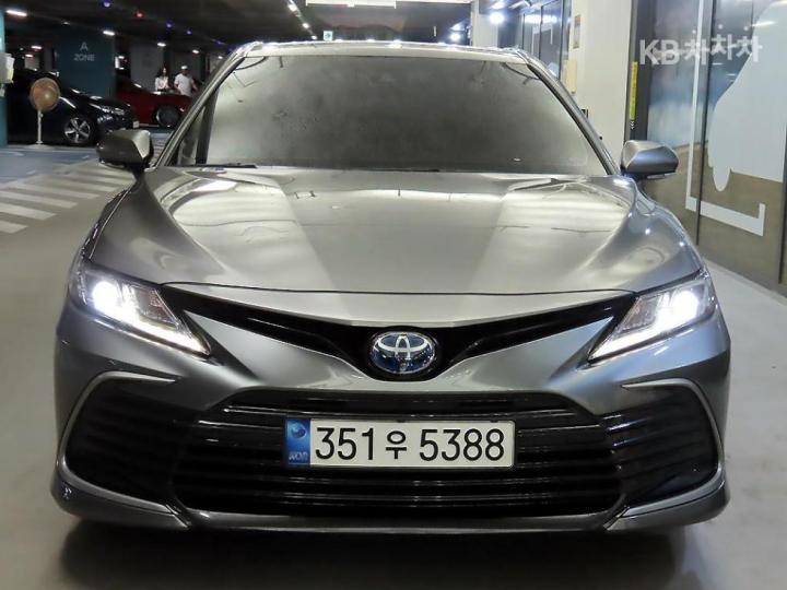 Toyota Camry XV70 2.5 Hybrid LE 3
