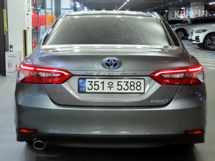 Toyota Camry XV70 2.5 Hybrid LE 6