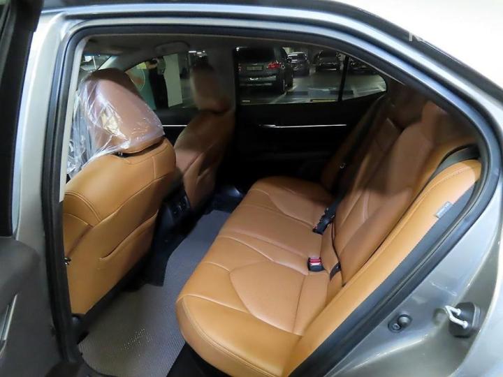 Toyota Camry XV70 2.5 Hybrid LE 8