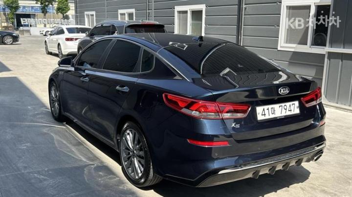 Kia K5 2.0 Gasoline Noblesse 7