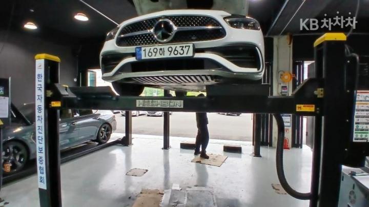 Mercedes-Benz C-Class W206 C300 AMG Line