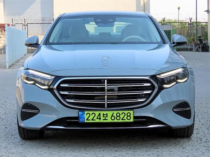 Mercedes-Benz E-Class W214 E300 4MATIC Exclusive