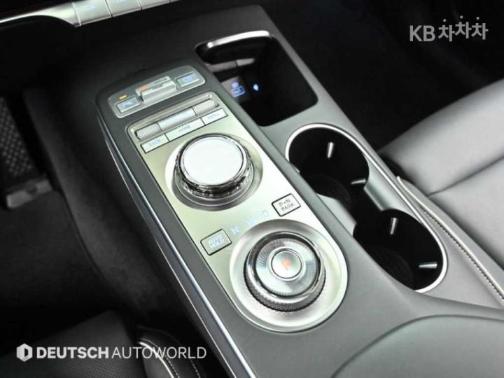 Genesis GV70 ELECTRIFIED EV Base Type 10