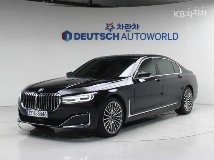 BMW 7 Series G11 740Li xDrive Design Pure Excellence 2