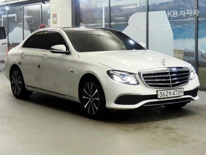 Mercedes-Benz E-Class W213 E300e Exclusive