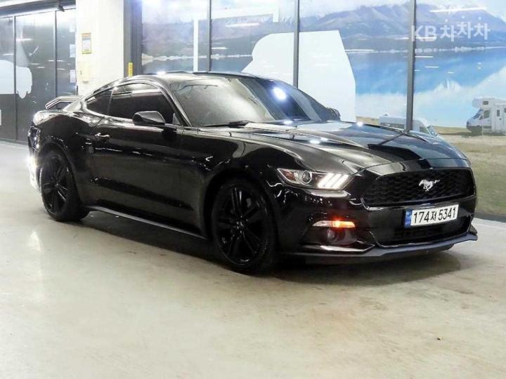 Ford Mustang Coupe