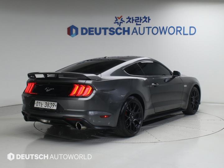 Ford Mustang Coupe Premium 3
