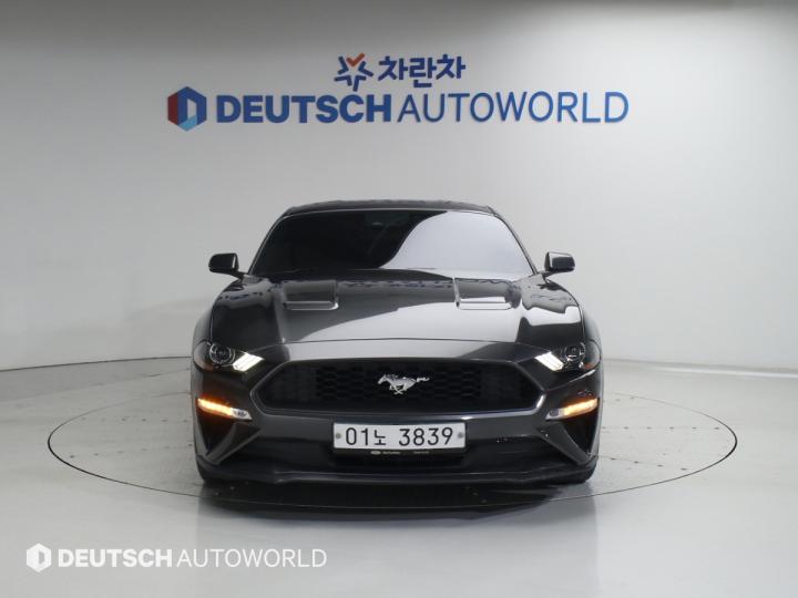 Ford Mustang Coupe Premium 4
