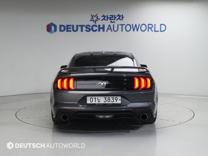Ford Mustang Coupe Premium 5