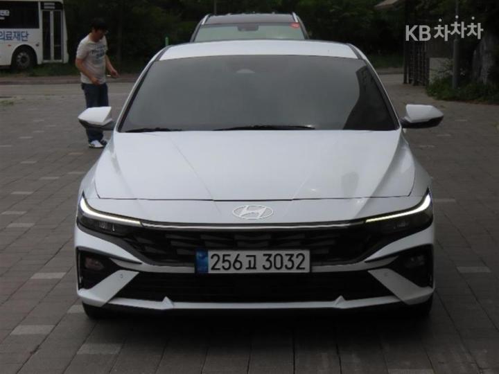 Hyundai Avante Hybrid CN7 1.6 HEV Smart