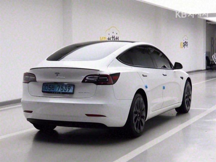 Tesla Model 3 Long Range 3