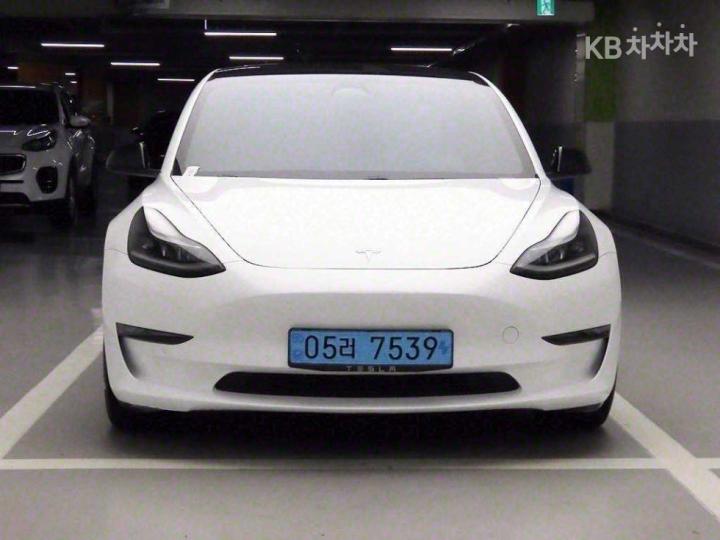 Tesla Model 3 Long Range 4
