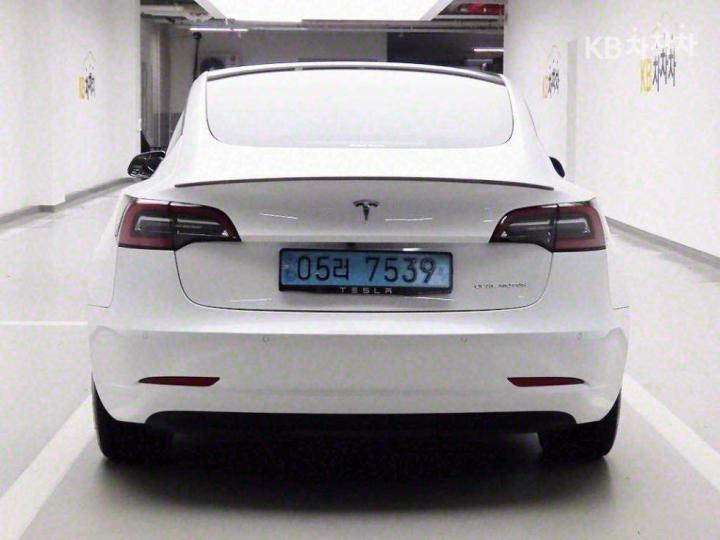 Tesla Model 3 Long Range 5