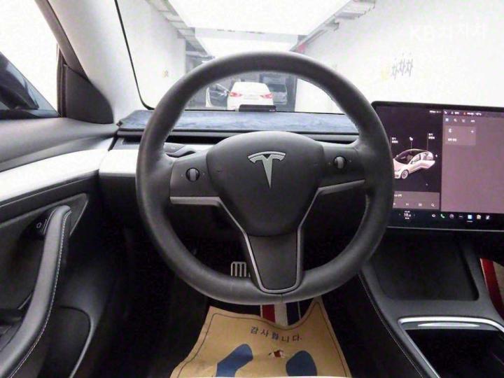 Tesla Model 3 Long Range 7