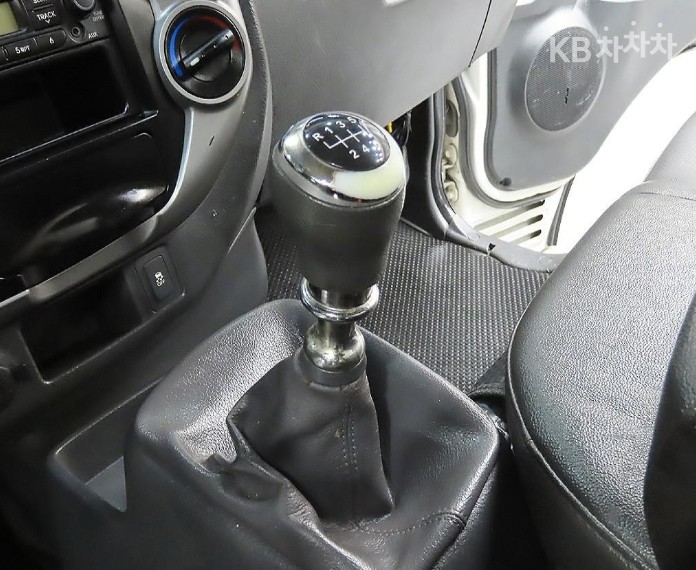 2016 - kia bongo iii