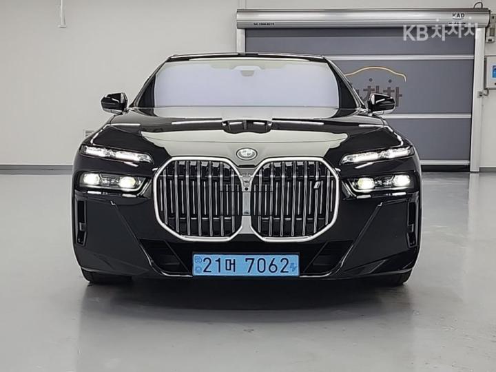 BMW i7 xDrive 60 M sport — foto 1