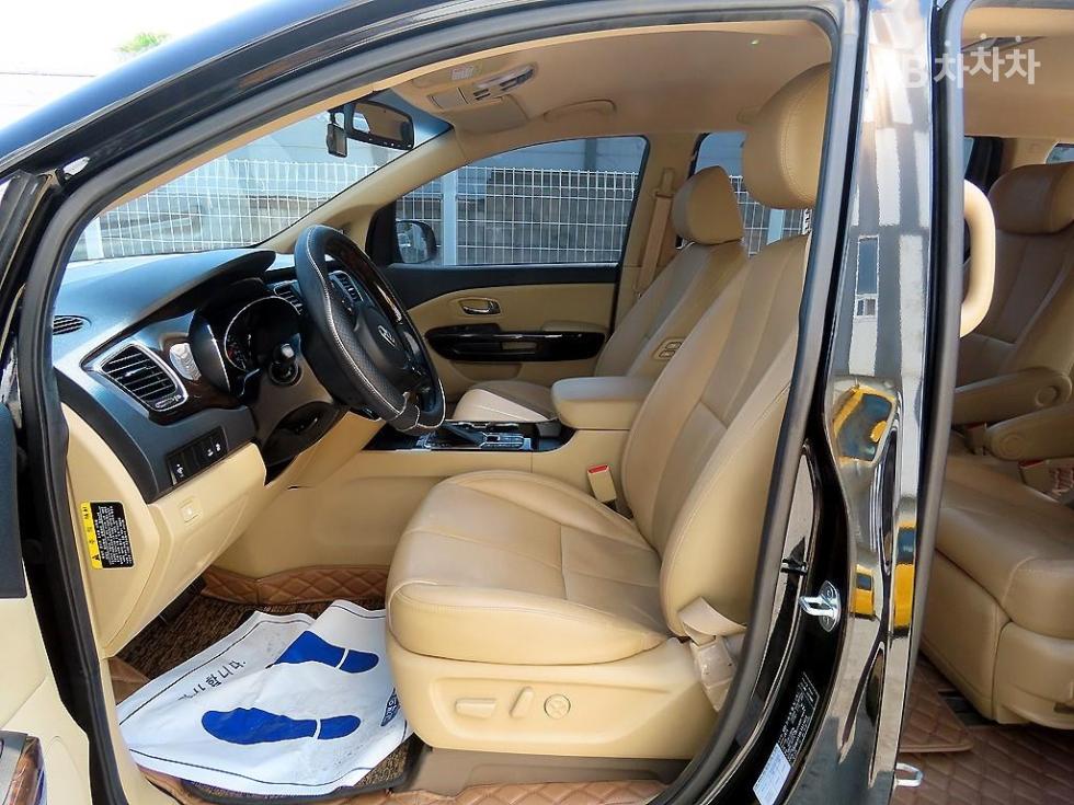 2020 - kia carnival