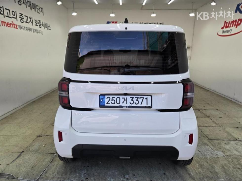2023 - kia kia