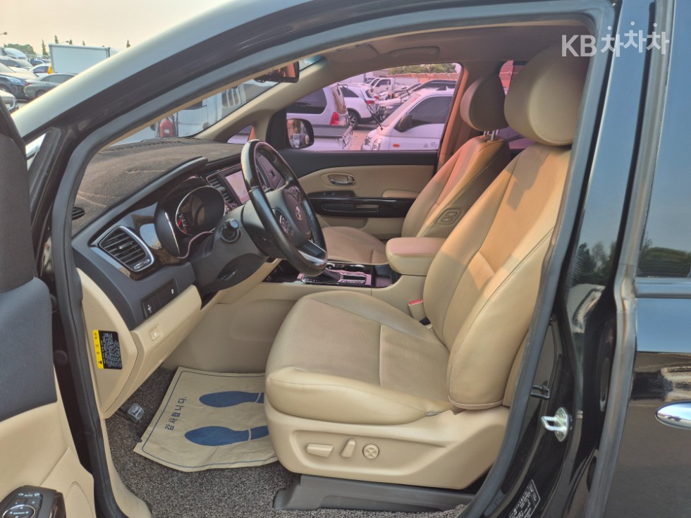 2019 - kia carnival