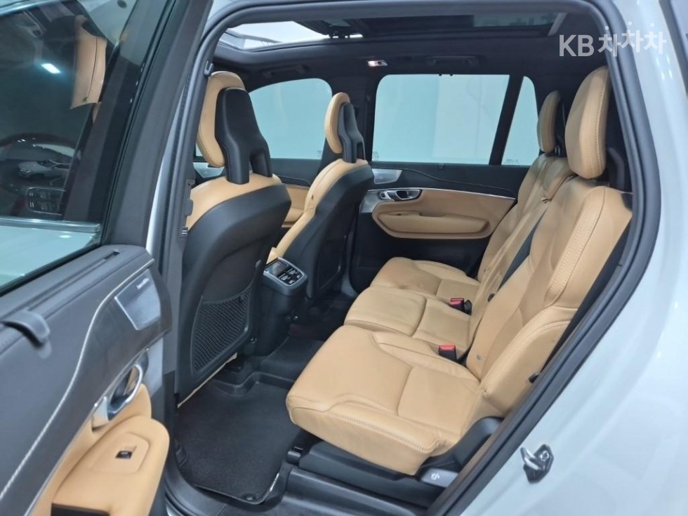 2022 - volvo xc90