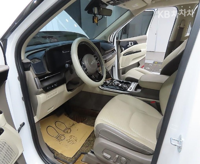2022 - kia carnival