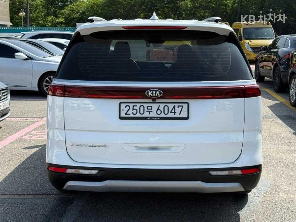 2021 - kia carnival