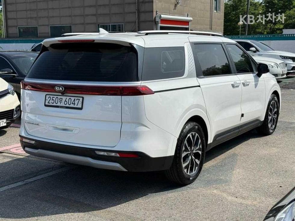 2021 - kia carnival