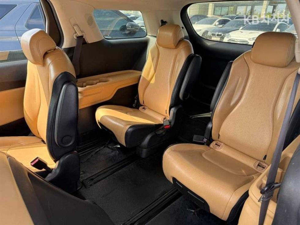 2021 - kia carnival