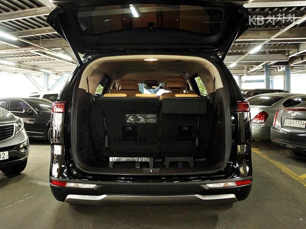 2022 - kia carnival