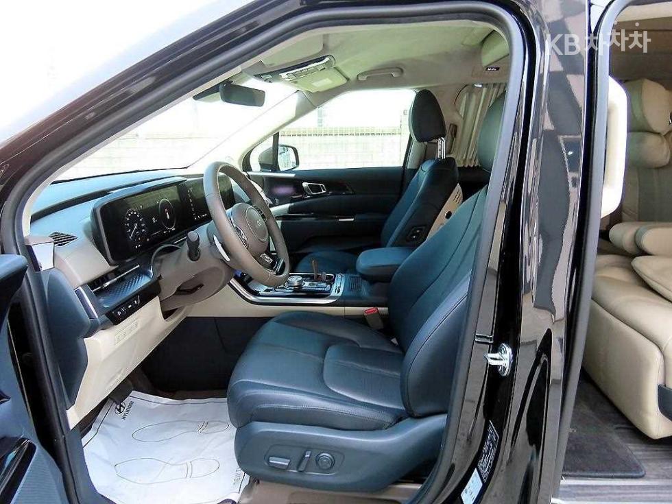 2023 - kia carnival