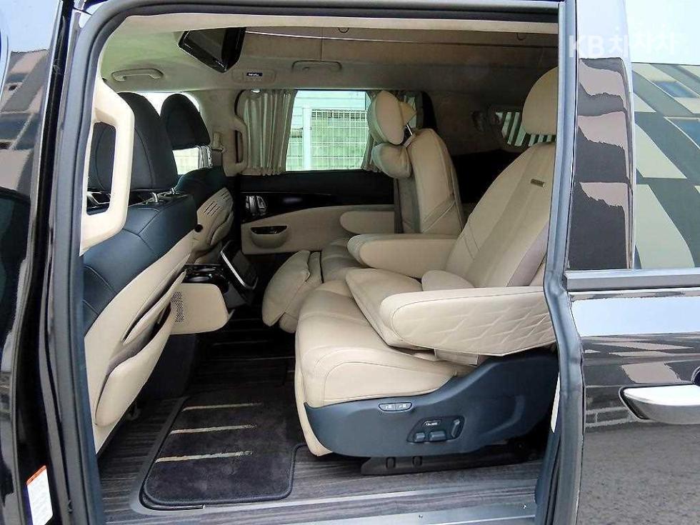 2023 - kia carnival