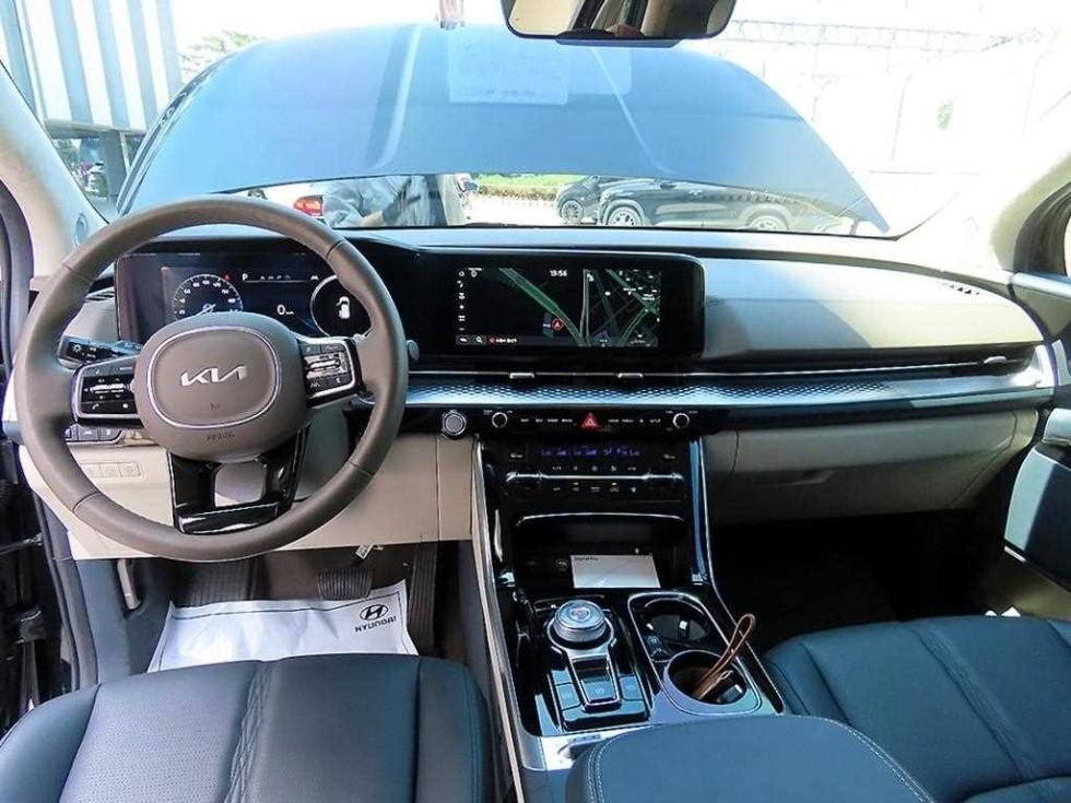 2023 - kia carnival